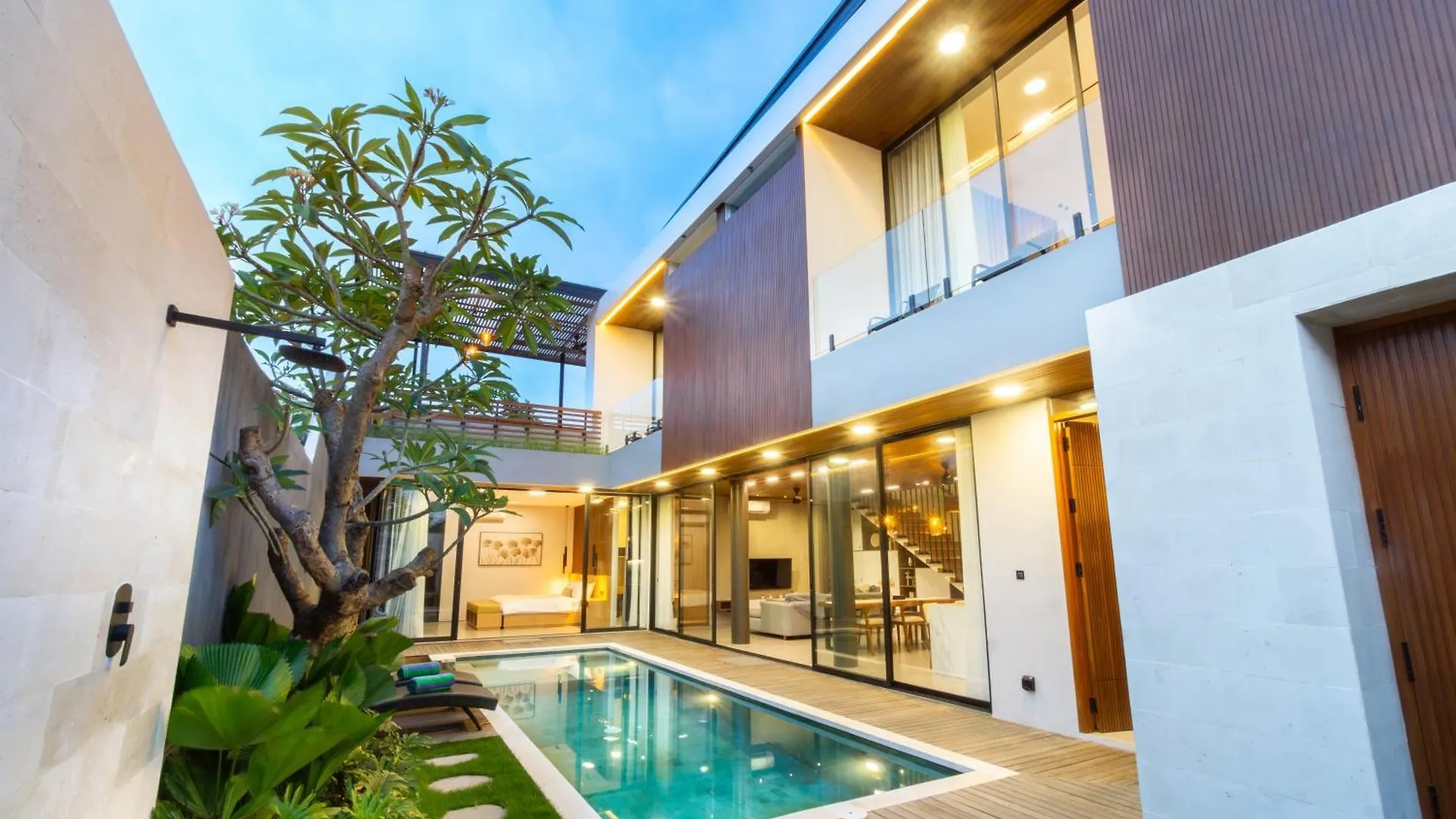 Villa Elena By Maheswara Seminyak 0*,